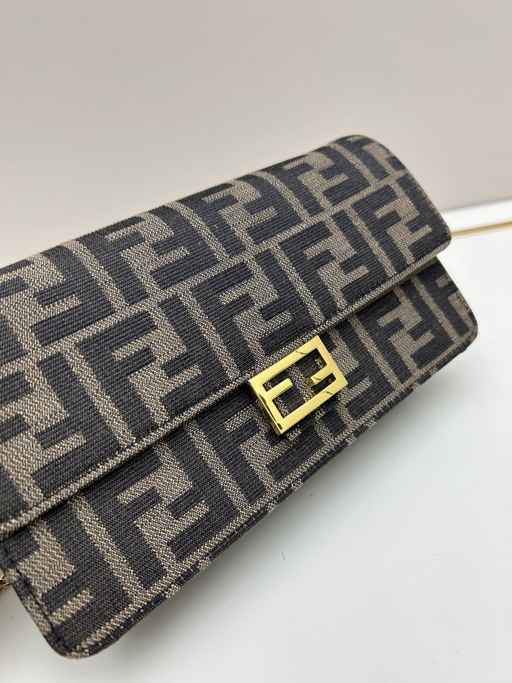 Fendi F8027 21x5x11 5cm jj_4