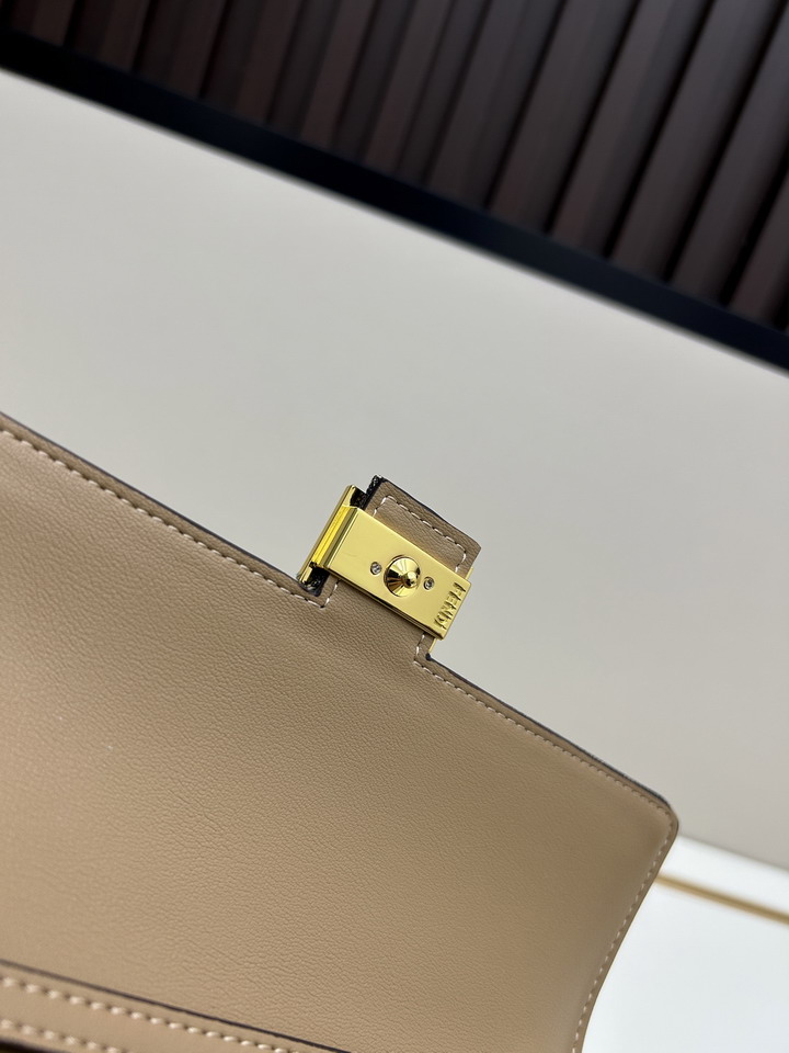 Fendi F8027 21x5x11 5cm jj_8