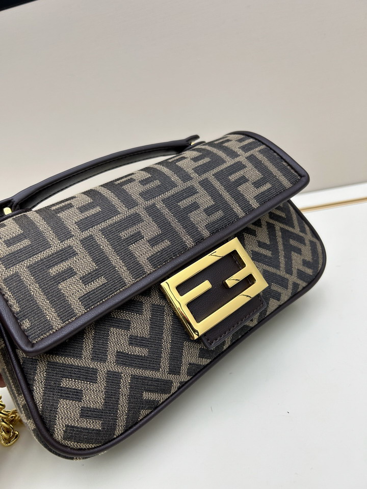 Fendi F8028 24x14x7cm jj_4