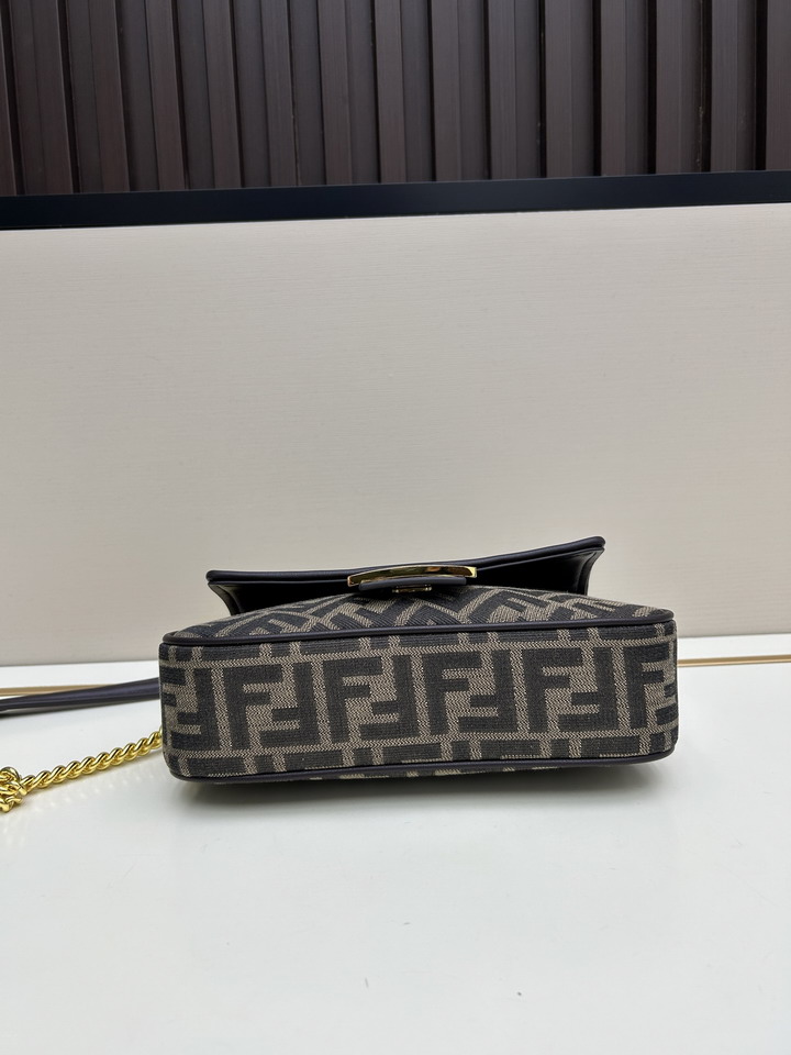 Fendi F8028 24x14x7cm jj_5