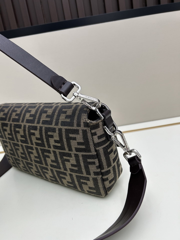 Fendi F8029 26x6x13cm jj_2