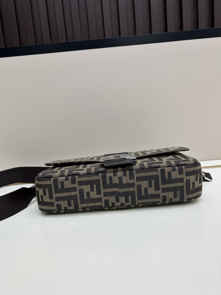 Fendi F8029 26x6x13cm jj_5