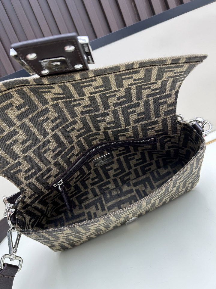 Fendi F8029 26x6x13cm jj_7