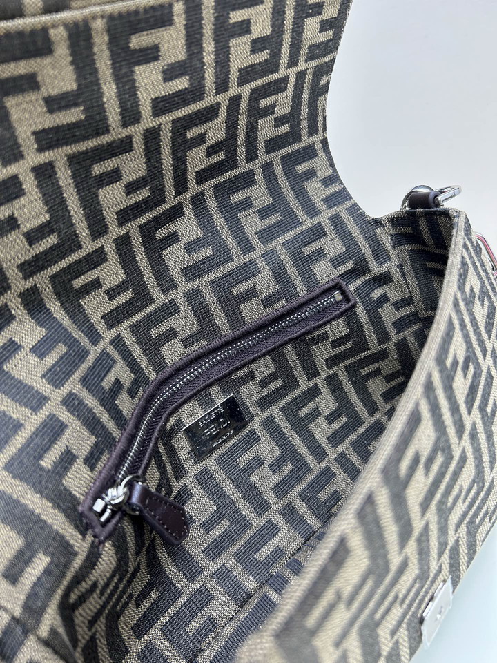 Fendi F8029 26x6x13cm jj_8