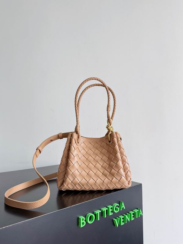 796569 21x17x16.5cm T (1)