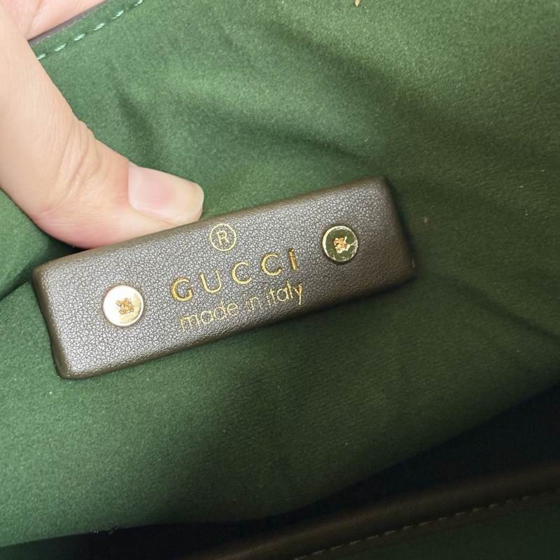 837467 27.5x21x16cm DF (25)