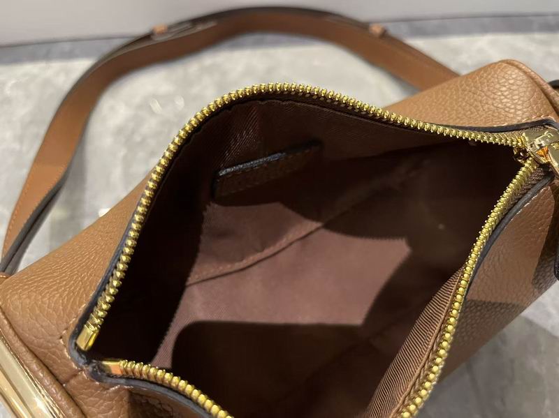 860784 19x9.5x9cm DF (35)