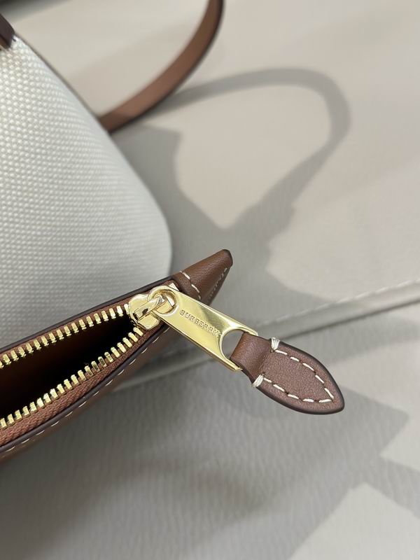 Burberry 21x16.5x25cm HQ (4)