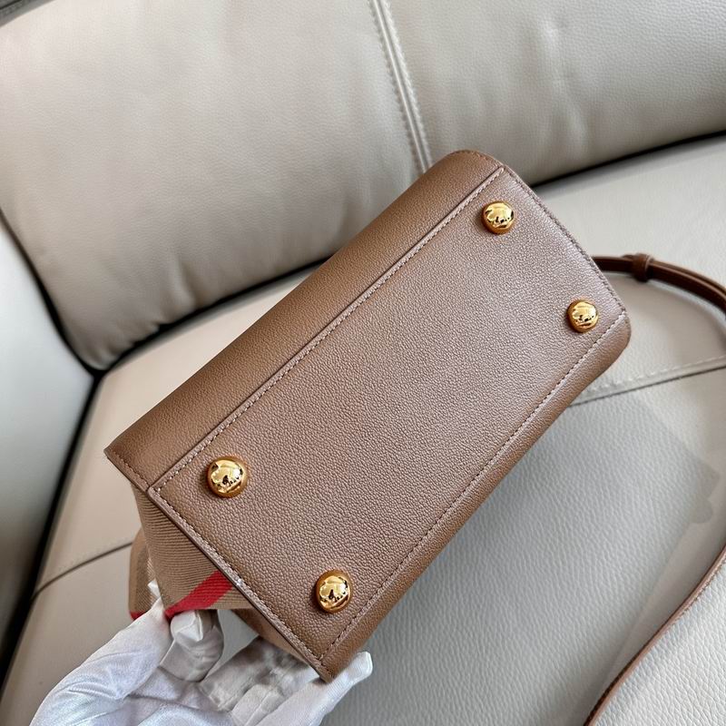 Burberry 21x20x13cm HQ (9)