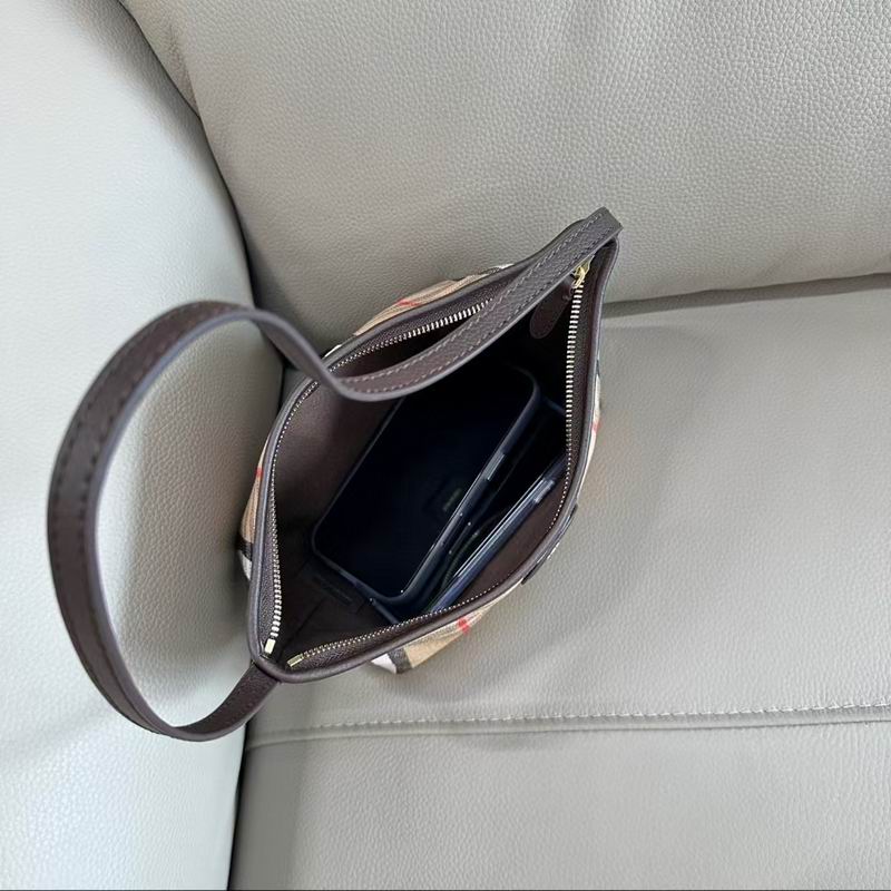 Burberry 25.5x12x16cm HQ (4)