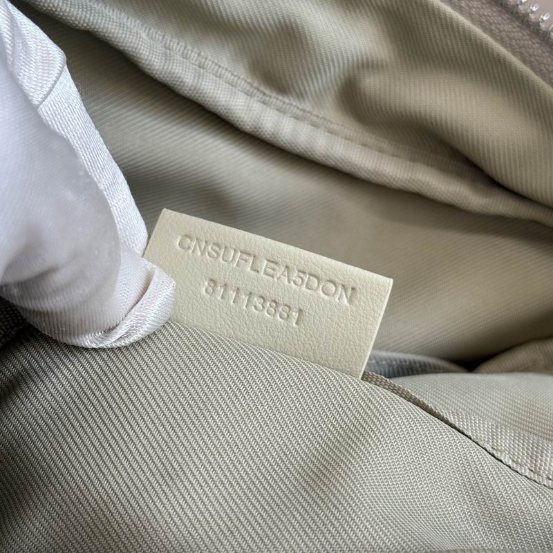 Burberry 26.5x9x18cm HQ (7)