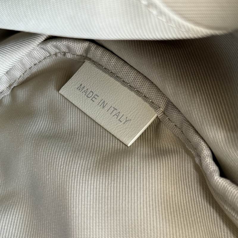 Burberry 26.5x9x18cm HQ (8)