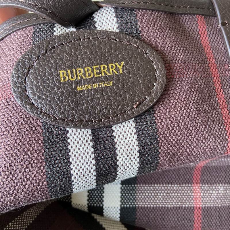 Burberry 38x16.5x28cm HQ (6)