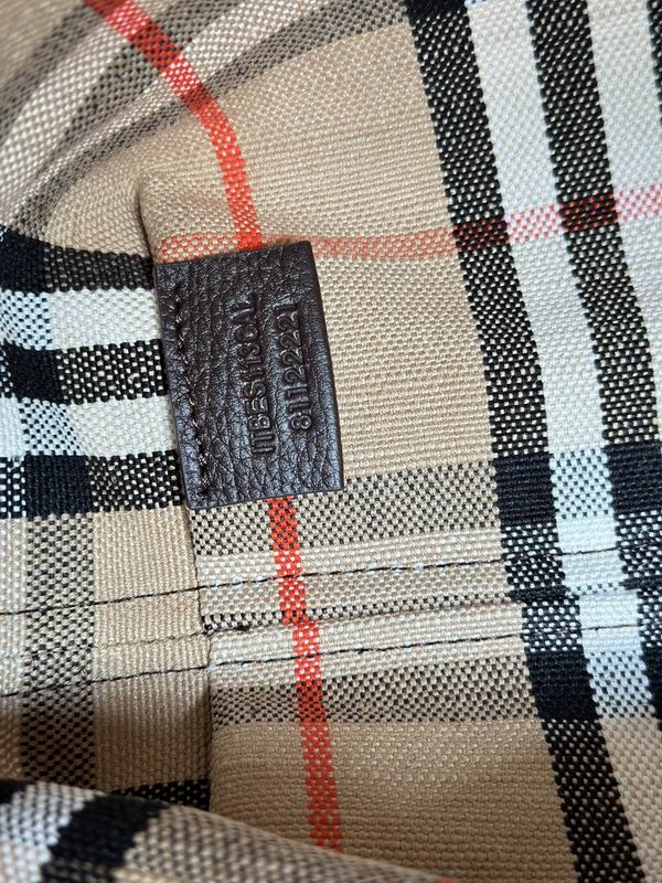 Burberry 38x16.5x28cm HQ (7)