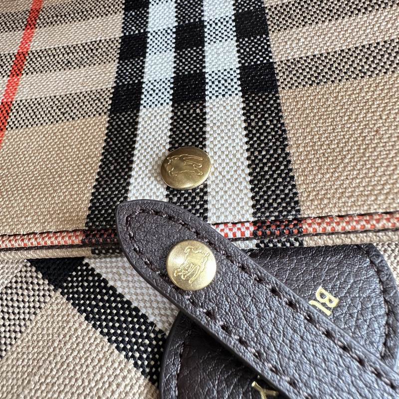 Burberry 38x16.5x28cm HQ (8)