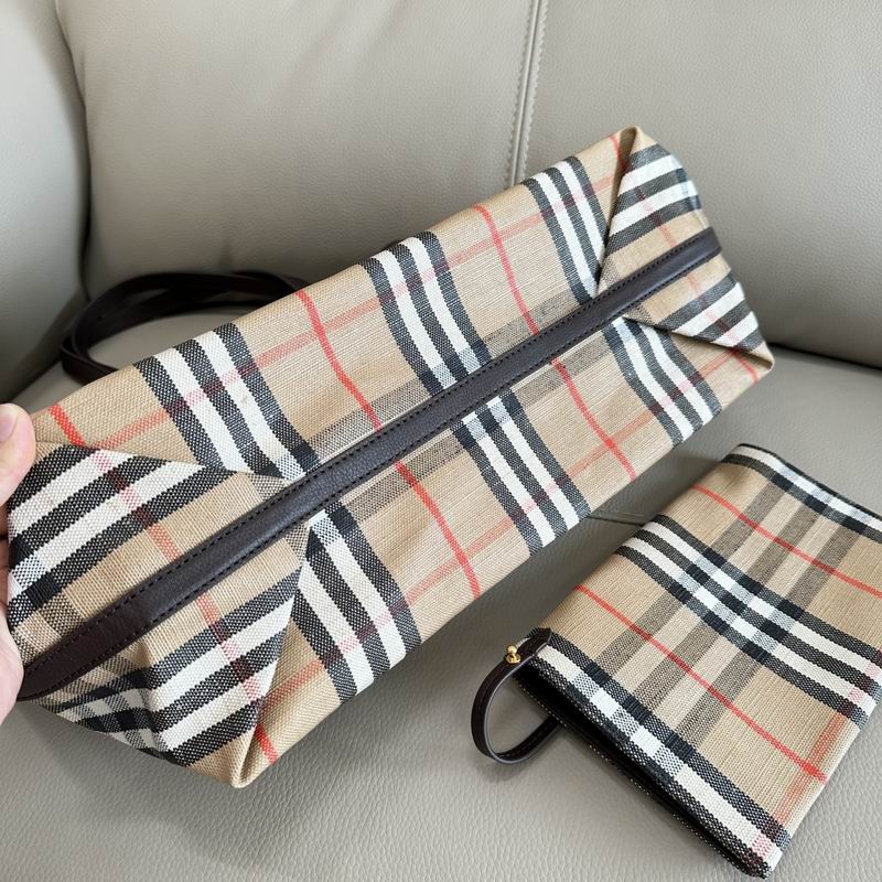 Burberry 38x16.5x28cm HQ (9)