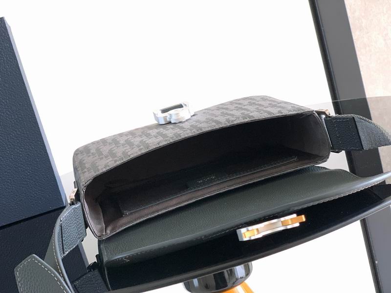 H53E44 23x17.5x6cm WP (8)