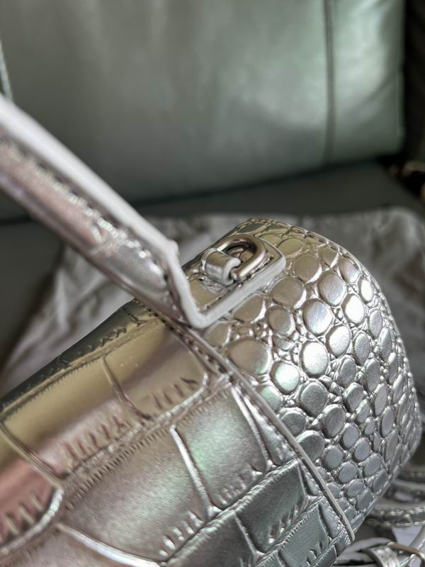 Hourglass M14x10x23cm S13x8x19cm YT (24)