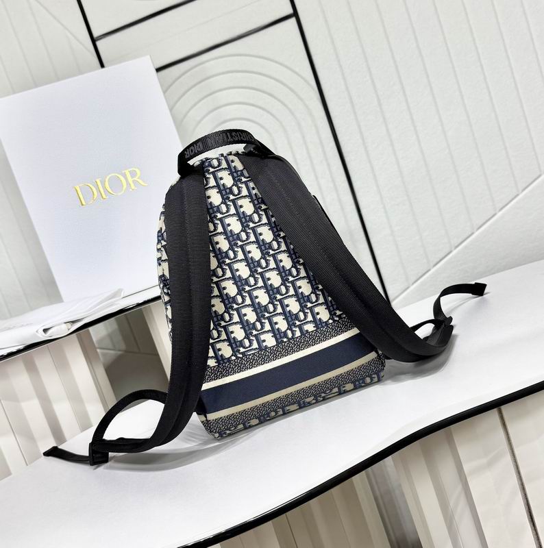 M928 21.5x31.5x13cm WP (4)