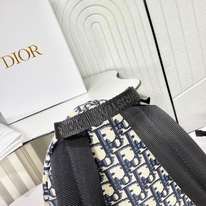 M928 21.5x31.5x13cm WP (7)