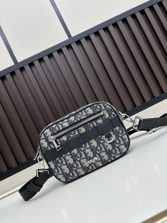 Dior 011 17x12 5x4cm ss_1