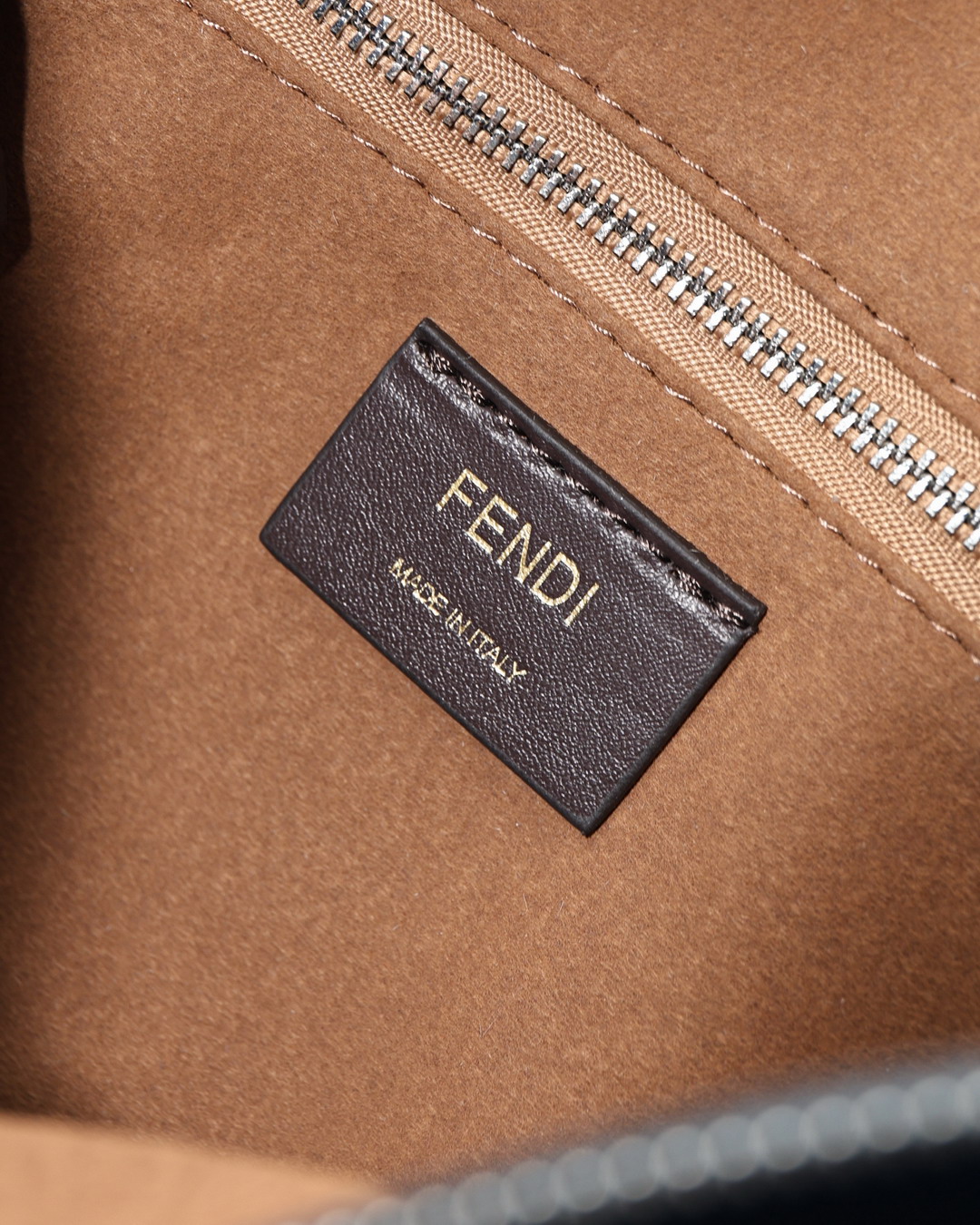 Fendi Simply 34 5x20x4 5cm jj_6