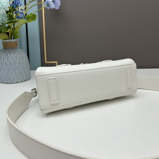 GIvenchy SS23 25x12x8cm ss1_5