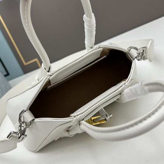 GIvenchy SS23 25x12x8cm ss1_7