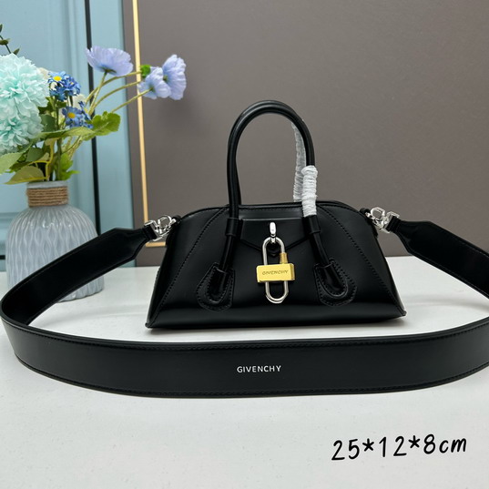GIvenchy SS23 25x12x8cm ss2_1