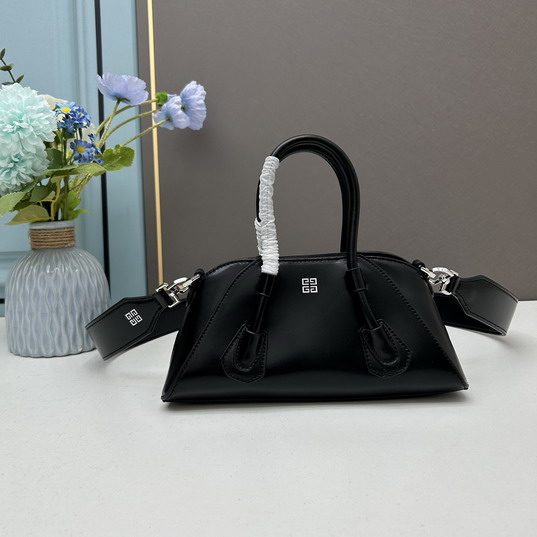 GIvenchy SS23 25x12x8cm ss2_3