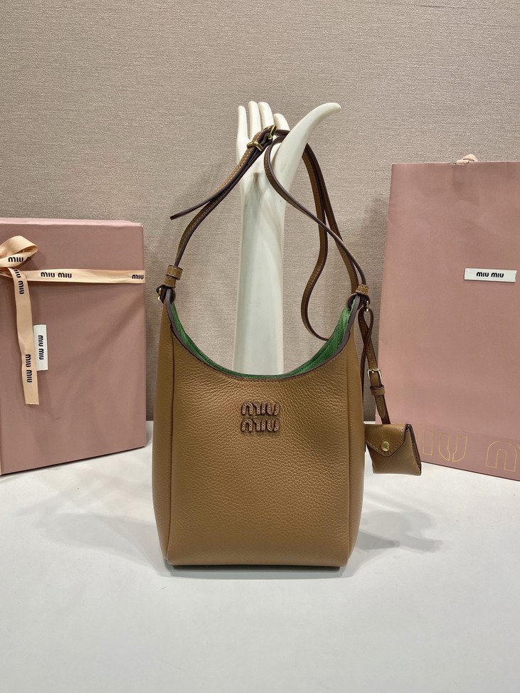 Miu 5BB099 16x19x6 5cm AP_1