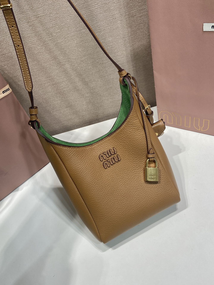 Miu 5BB099 16x19x6 5cm AP_2