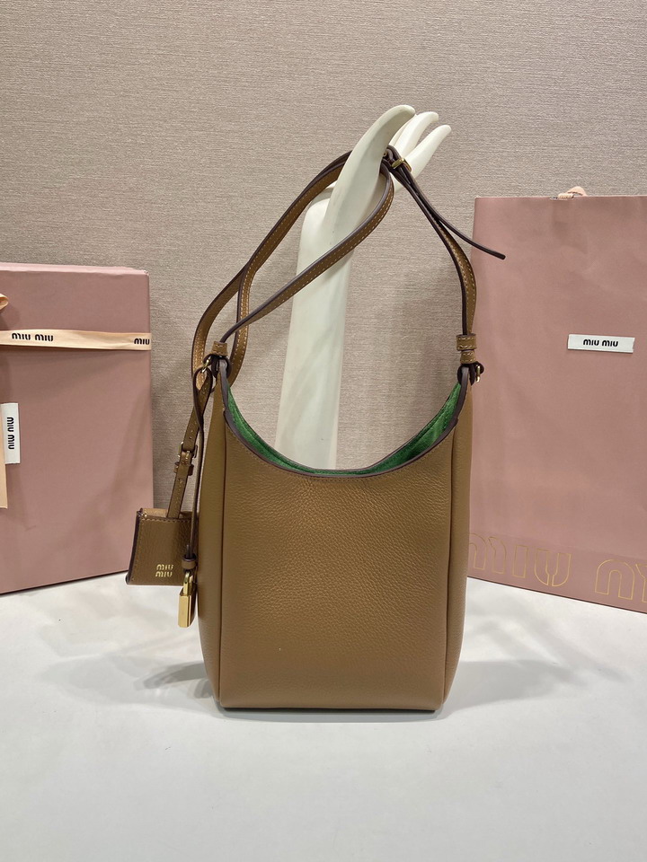 Miu 5BB099 16x19x6 5cm AP_5