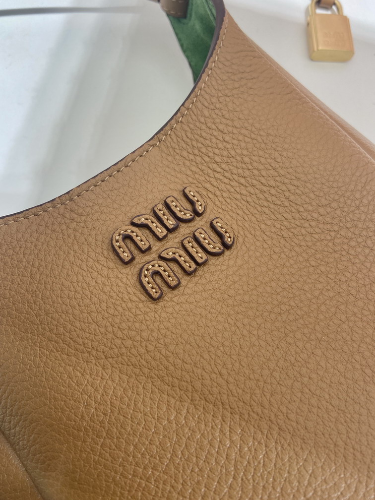 Miu 5BB099 16x19x6 5cm AP_7