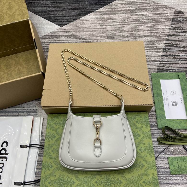 782889 19.5X18X3.5cm MP 4colour