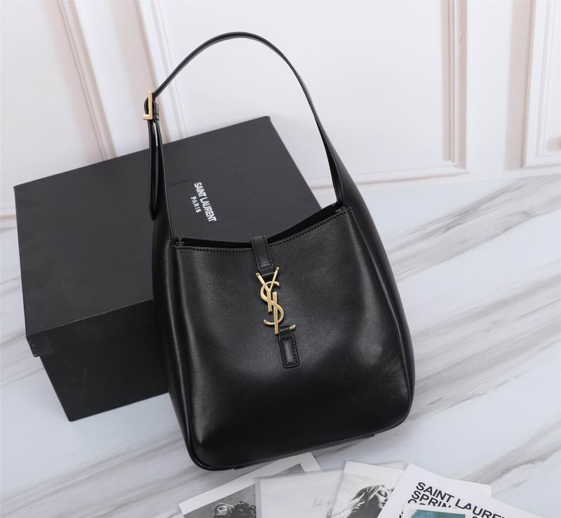 YSL LE5A7 657230 24x24x10cm 8D
