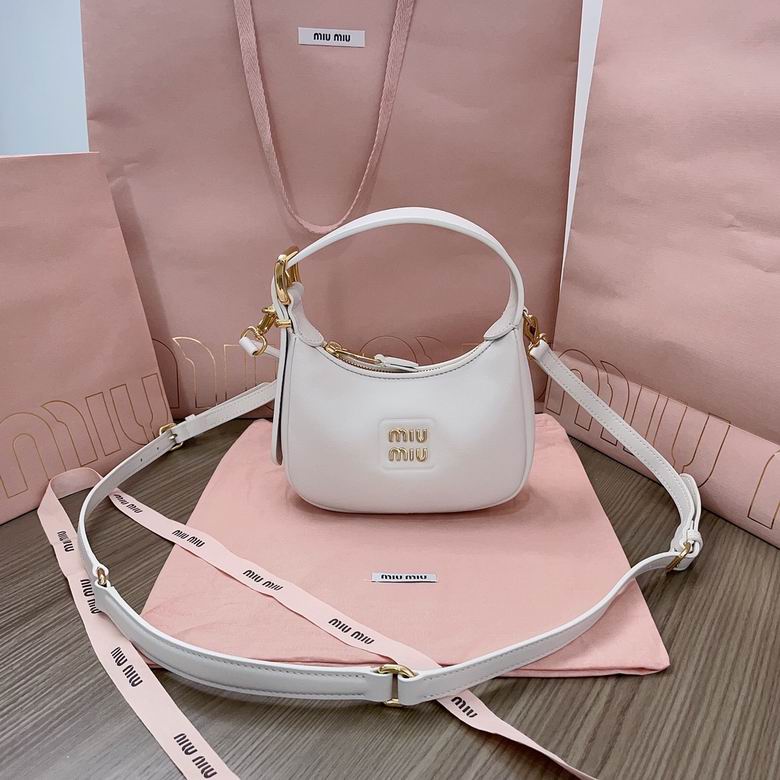 5BP084 17X15.5X5.5cm SF