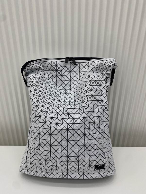 Issey Miyake 41.5x32cm Yt