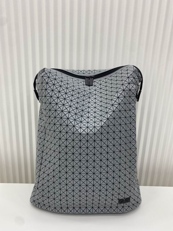 Issey Miyake 41.5x32cm Yt bluish gray