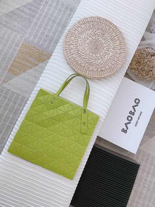 Issey Miyake 0086 34x34cm Yt2