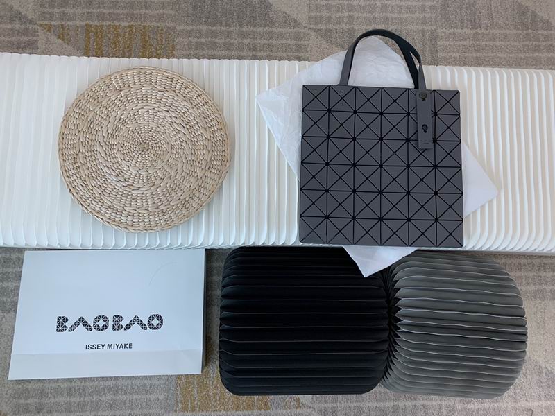 Issey Miyake 34x34cm Yt 1