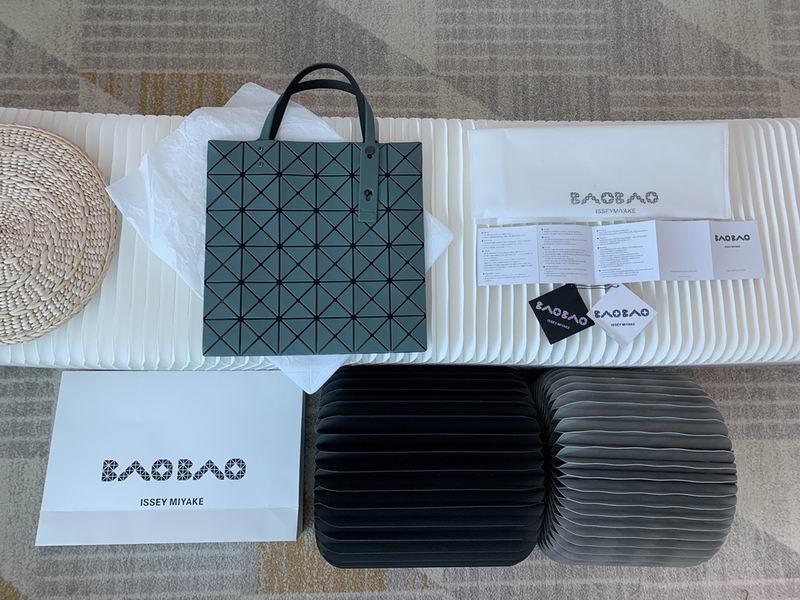 Issey Miyake 34x34cm Yt 2