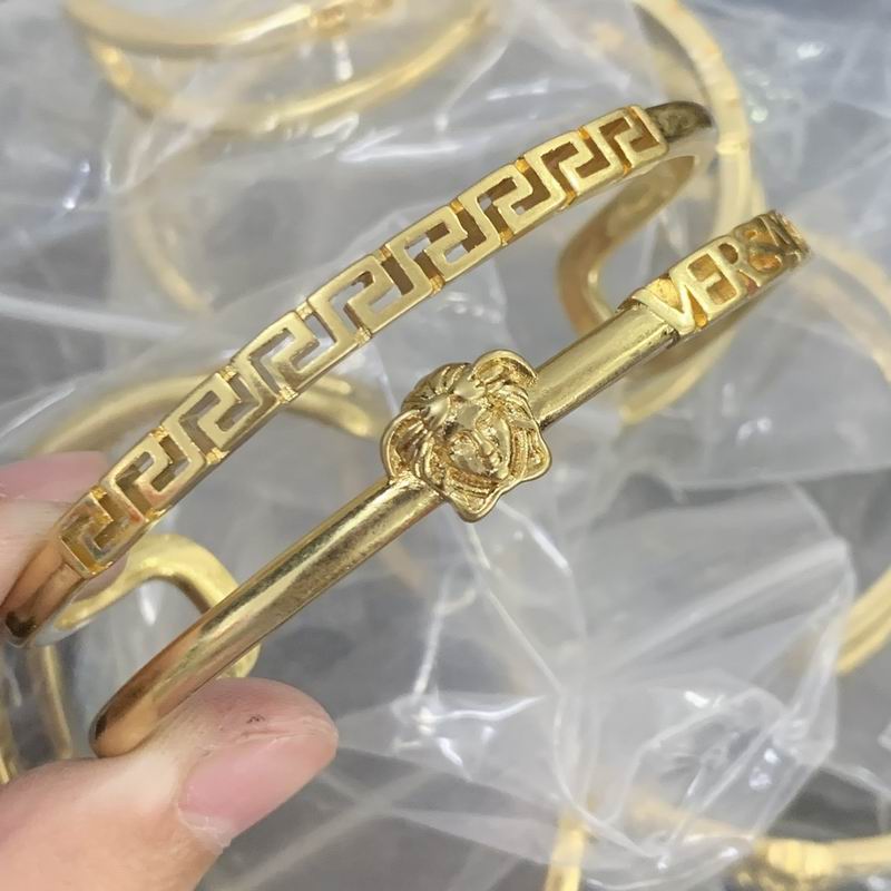 Versace bracelet 05lyx72