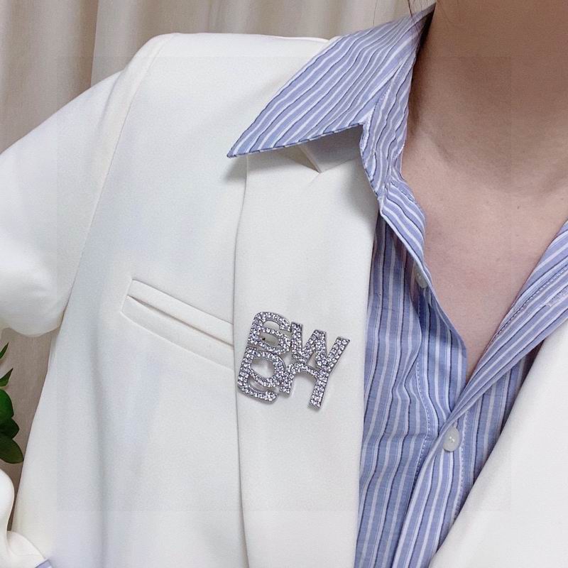 Alexander Wang brooch lyr1 (8)