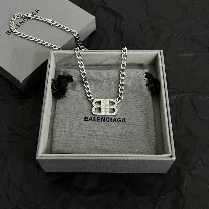 Balenciaga necklace 01lyr9 (1)