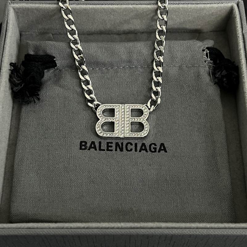 Balenciaga necklace 01lyr9 (2)