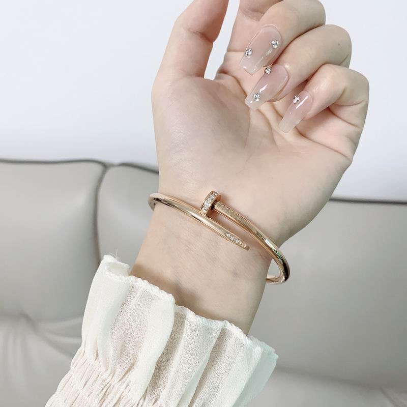 Cartier bracelet 11lyx36 (2)