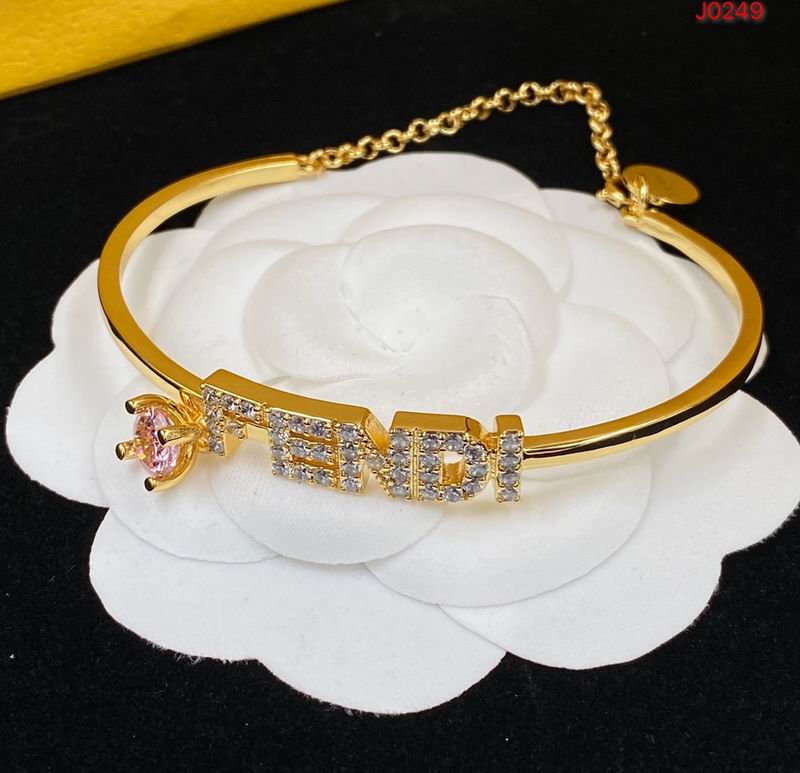 Fendi bracelet 10lyr2 (3)
