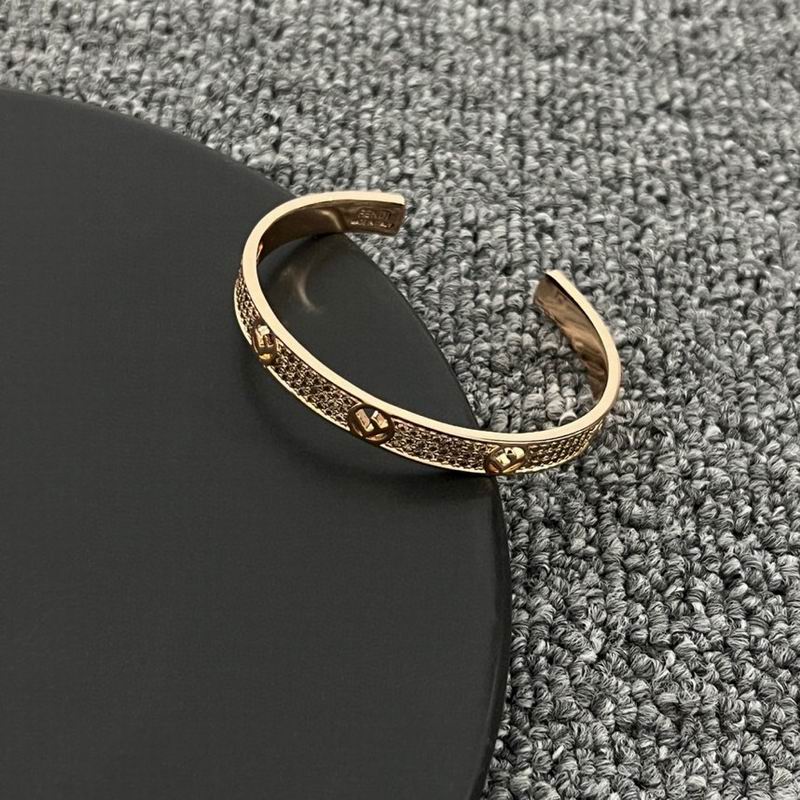 Fendi bracelet 10lyr6 (3)