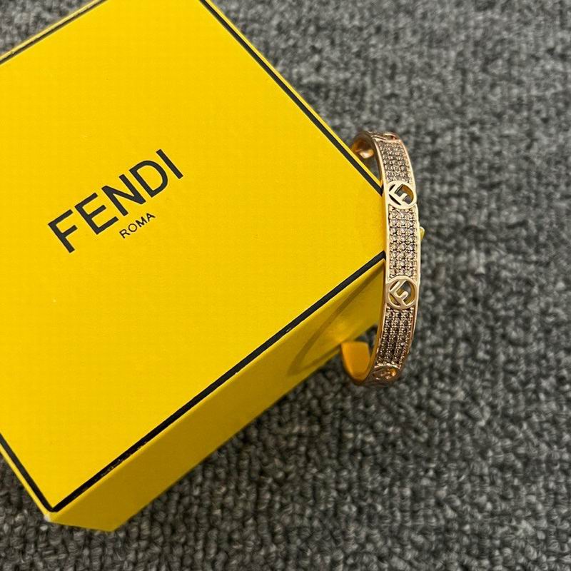 Fendi bracelet 10lyr6 (4)